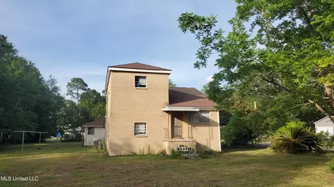 544 Meadow Ln, Waveland, MS 39576