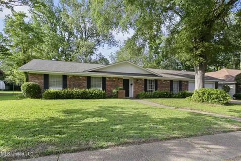 1383 Riverwood Dr, Jackson, MS 39211