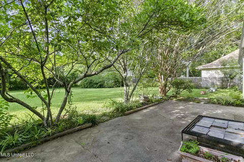 Exterior - 1383 Riverwood Dr, Jackson, MS 39211 photo 2 of 3
