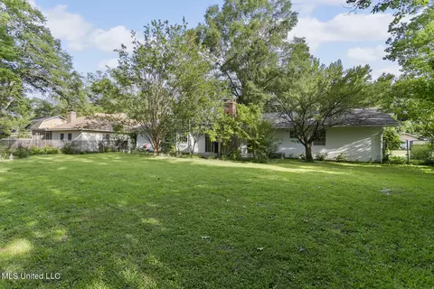 Exterior - 1383 Riverwood Dr, Jackson, MS 39211 photo 3 of 3