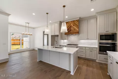Kitchen - 112 Springs Xing, Madison, MS 39110 photo 2 of 6