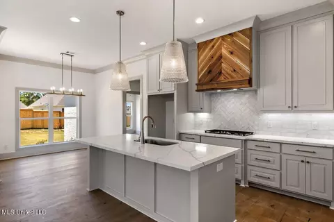 Kitchen - 112 Springs Xing, Madison, MS 39110 photo 4 of 6