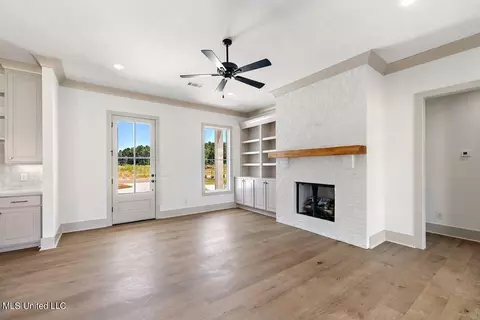 Living - 112 Springs Xing, Madison, MS 39110 photo 2 of 3