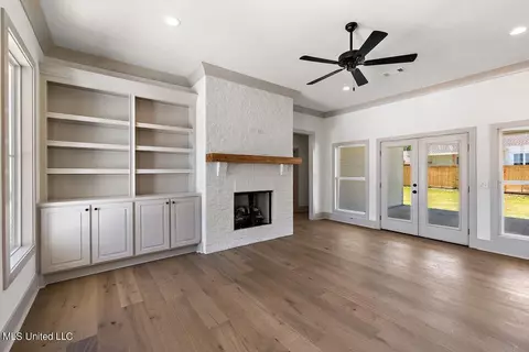 Living - 112 Springs Xing, Madison, MS 39110 photo 1 of 3