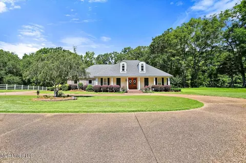 130 Pine View Dr, Raymond, MS 39154