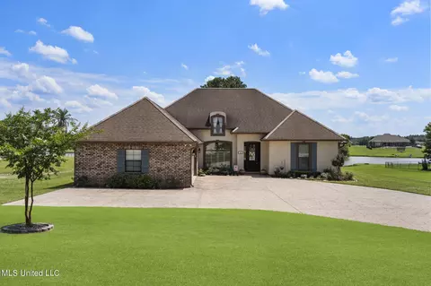 169 Shore Crest Cir, Carriere, MS 39426