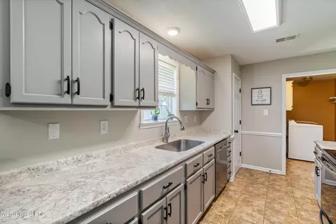 1393 N Pendulum Dr, Hernando, MS 38632 photo 12