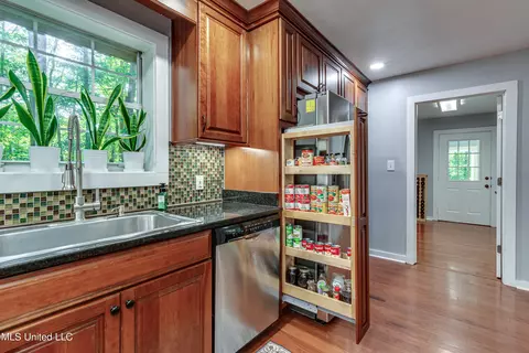 Kitchen - 245 Coon Hunters Rd, Brandon, MS 39042 photo 6 of 7