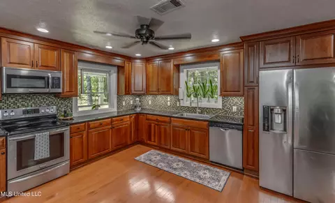 Kitchen - 245 Coon Hunters Rd, Brandon, MS 39042 photo 1 of 7