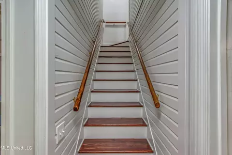 Entry Way - 245 Coon Hunters Rd, Brandon, MS 39042 photo 2 of 2