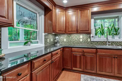 Kitchen - 245 Coon Hunters Rd, Brandon, MS 39042 photo 3 of 7