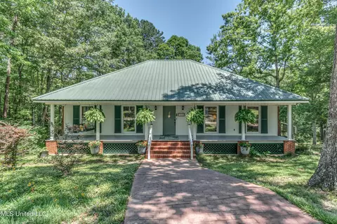 245 Coon Hunters Rd, Brandon, MS 39042