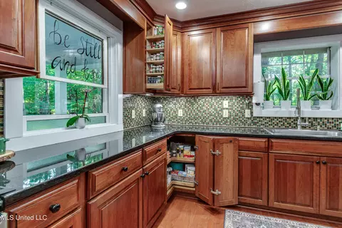 Kitchen - 245 Coon Hunters Rd, Brandon, MS 39042 photo 4 of 7
