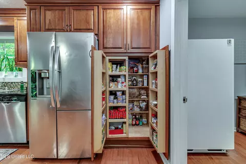 Kitchen - 245 Coon Hunters Rd, Brandon, MS 39042 photo 7 of 7
