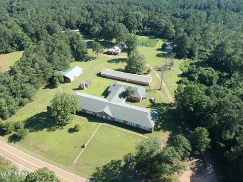 13601 19 Hwy, Philadelphia, MS 39350