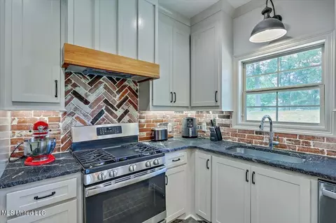 Kitchen - 1492 Dry Creek Rd, Magee, MS 39111 photo 4 of 4