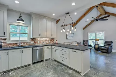 Kitchen - 1492 Dry Creek Rd, Magee, MS 39111 photo 3 of 4