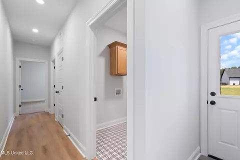 Entry Way - 14218 Hidden Loop, Byhalia, MS 38611 photo 4 of 4
