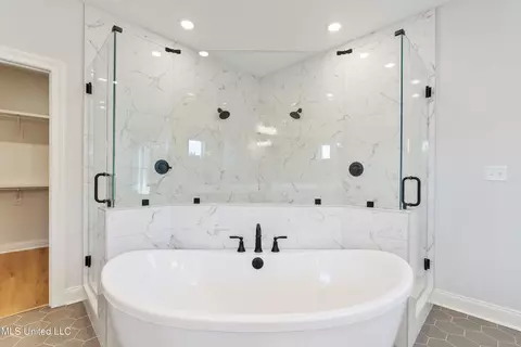 Bath - 14218 Hidden Loop, Byhalia, MS 38611 photo 3 of 6