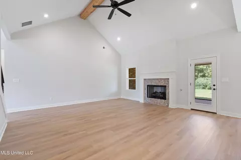 Living - 14218 Hidden Loop, Byhalia, MS 38611 photo 1 of 4