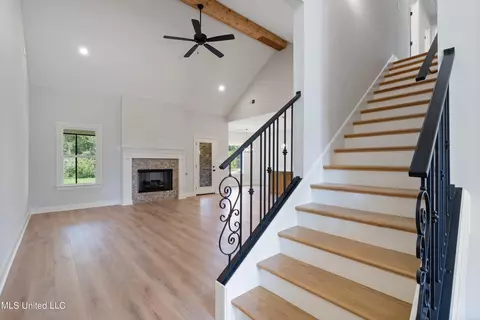 Entry Way - 14218 Hidden Loop, Byhalia, MS 38611 photo 1 of 4