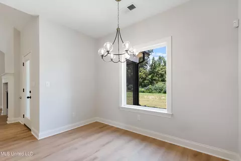 Dining - 14218 Hidden Loop, Byhalia, MS 38611 photo 1 of 1