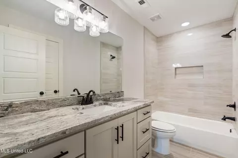 Bath - 14218 Hidden Loop, Byhalia, MS 38611 photo 6 of 6