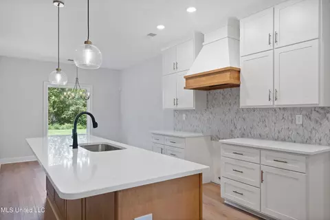 Kitchen - 14218 Hidden Loop, Byhalia, MS 38611 photo 3 of 3