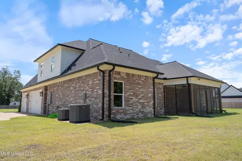Exterior - 14218 Hidden Loop, Byhalia, MS 38611 photo 8 of 9