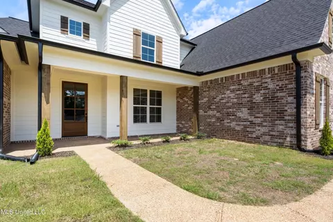 Exterior - 14218 Hidden Loop, Byhalia, MS 38611 photo 4 of 9