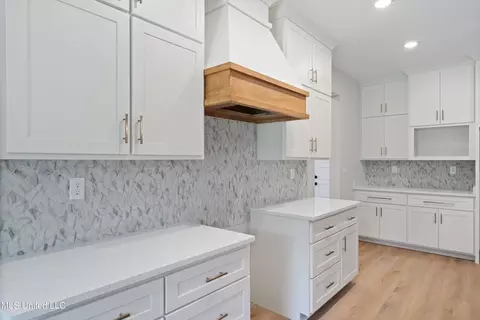 Kitchen - 14218 Hidden Loop, Byhalia, MS 38611 photo 2 of 3