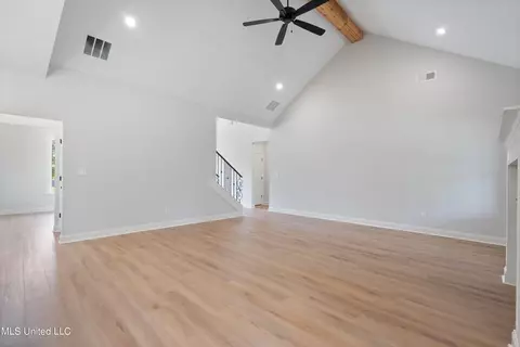Living - 14218 Hidden Loop, Byhalia, MS 38611 photo 3 of 4