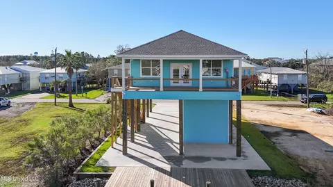 44 Pompano Cir, Bay Saint Louis, MS 39520