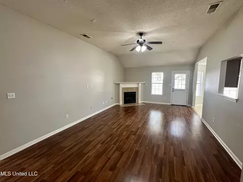 Living - 5673 E Bedford Loop, Southaven, MS 38672 photo 1 of 2