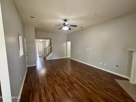 Living - 5673 E Bedford Loop, Southaven, MS 38672 photo 2 of 2