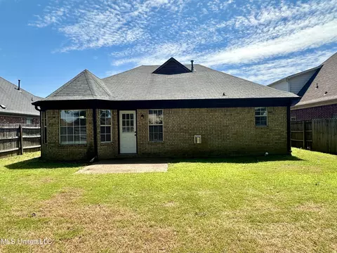 Exterior - 5673 E Bedford Loop, Southaven, MS 38672 photo 4 of 4