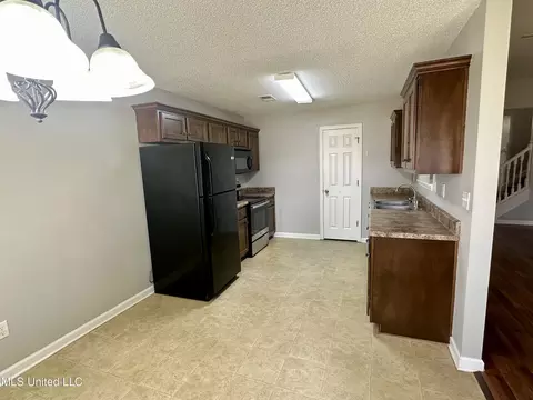 Kitchen - 5673 E Bedford Loop, Southaven, MS 38672 photo 1 of 2