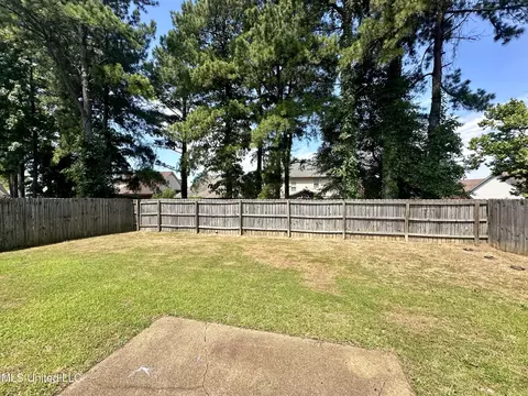 Exterior - 5673 E Bedford Loop, Southaven, MS 38672 photo 3 of 4