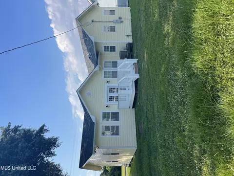 238 Handy Ln, Pass Christian, MS 39571