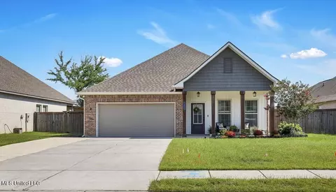 13212 W Jackson Lee Dr, Ocean Springs, MS 39564