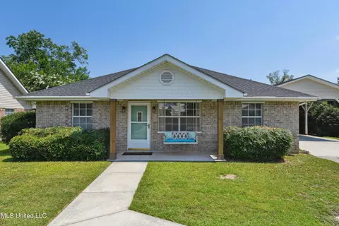 628 Old Spanish Trl, Bay Saint Louis, MS 39520