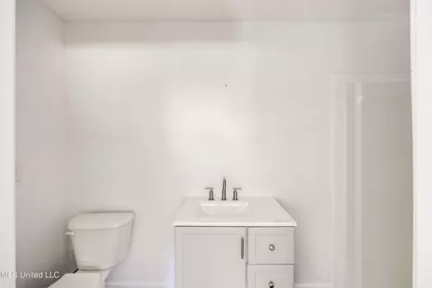 Bath - 113 Lakeshore Rd, Jackson, MS 39212 photo 1 of 3