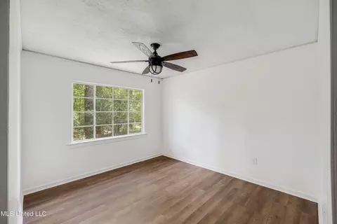 Bedroom - 113 Lakeshore Rd, Jackson, MS 39212 photo 2 of 3