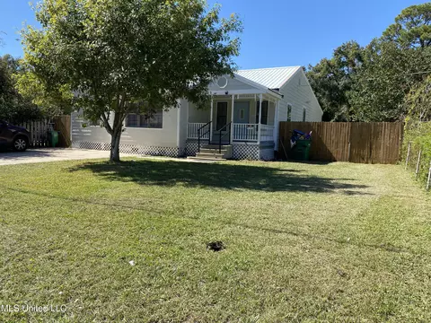 2011 9th St, Pascagoula, MS 39567