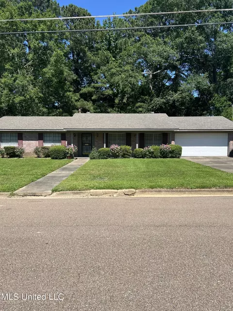 962 W Ridge Dr, Jackson, MS 39209