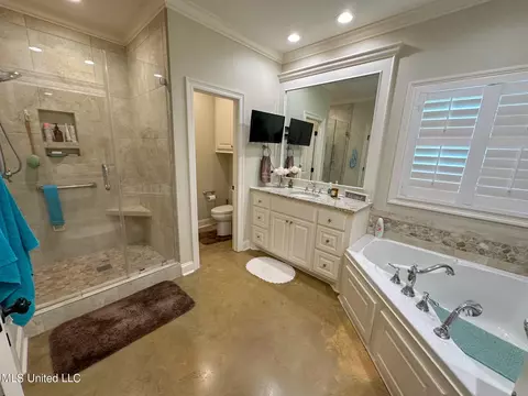 Bath - 237 Allenwood Dr, Canton, MS 39046 photo 1 of 2