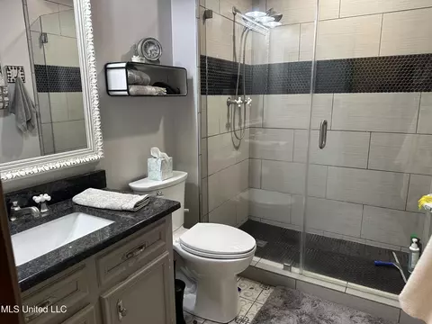 Bath - 5169 Terry Rd, Jackson, MS 39212 photo 2 of 4