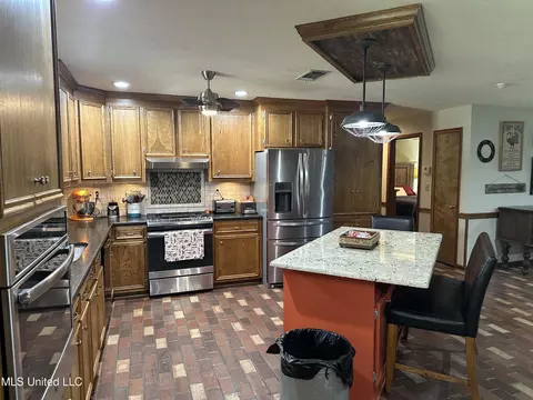 Kitchen - 5169 Terry Rd, Jackson, MS 39212 photo 4 of 4