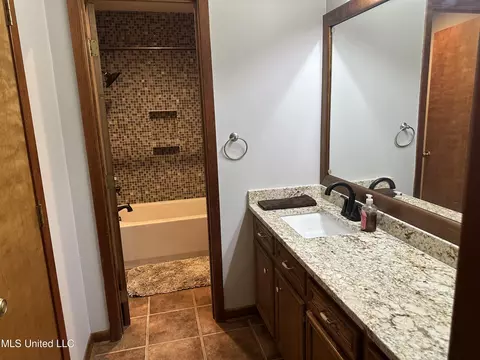 Bath - 5169 Terry Rd, Jackson, MS 39212 photo 3 of 4