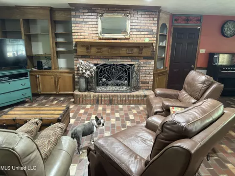 Living - 5169 Terry Rd, Jackson, MS 39212 photo 1 of 2